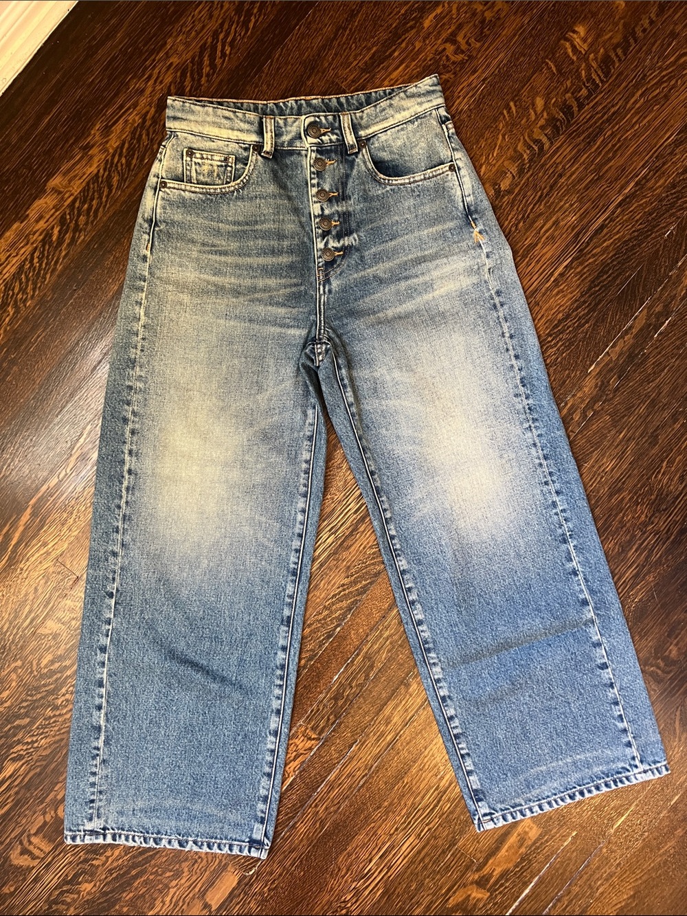 Attitude women’s s Relaxed Straight Jeans in Light Blue Wash